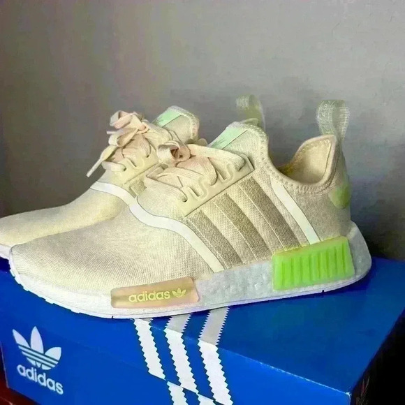New Adidas Cream White / Semi Green Spark NMD_R1 SHOES IG8388 Running Size 7.5 - Picture 8 of 15